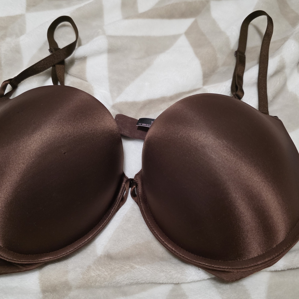 Victoria's Secret Red Lined Demi w/ Gold Holiday Accents & Brown Bombshell Bra - Picture 2 of 8